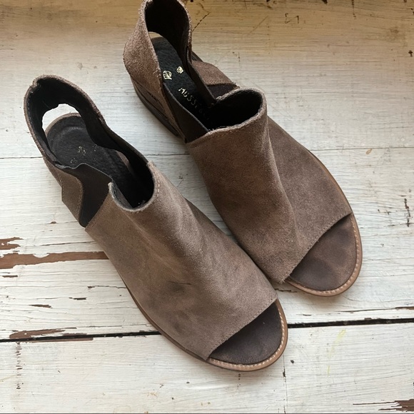 Musse & Cloud Ciara Boho Suede Leather Open Toe & Heel Ankle Bootie Sandal - Picture 10 of 13